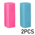 Duas escovas: rosa e azul-clara. Escovas retangulares para remover pelos, com centro vazado.