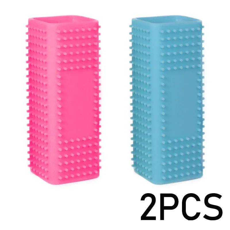 Duas escovas: rosa e azul-clara. Escovas retangulares para remover pelos, com centro vazado.